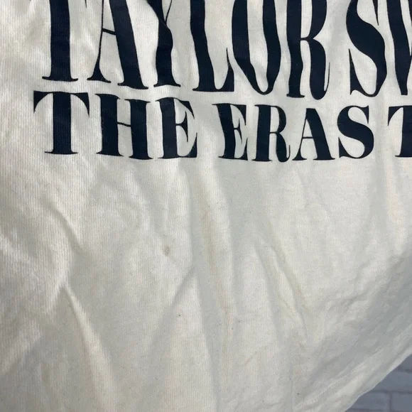 Taylor Swift Eras Tour OG Tour Cream Tee Size M - Picture 4 of 6